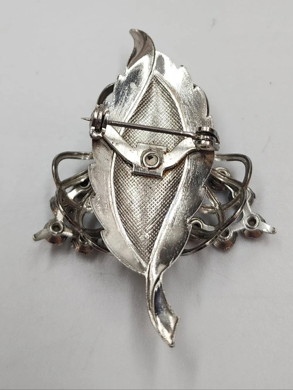 𝅺VINTAGE Flower Spray Brooch Mid Century Blue Rhinestone Silver Tone Curved 2